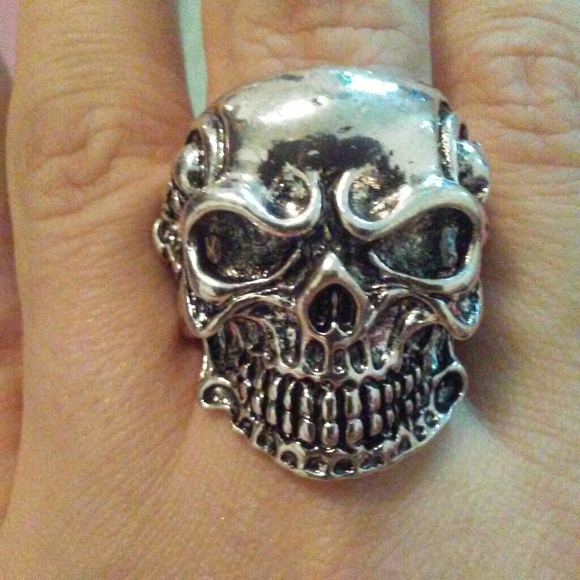 New Big Heavy Silver Skull Skeleton Ring Gothic Goth Biker Men Unisex - Picture 4 of 7